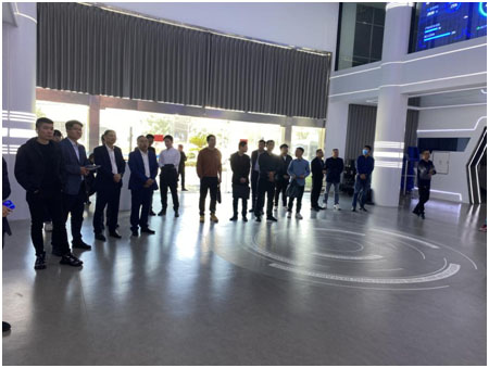 ����������