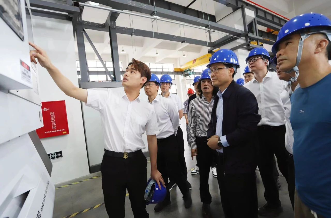 ��������Э��ϯ�����ٸ����ε��б÷���ҵ��չ �ӿ������ܼ��÷���ҵ��Ⱥ