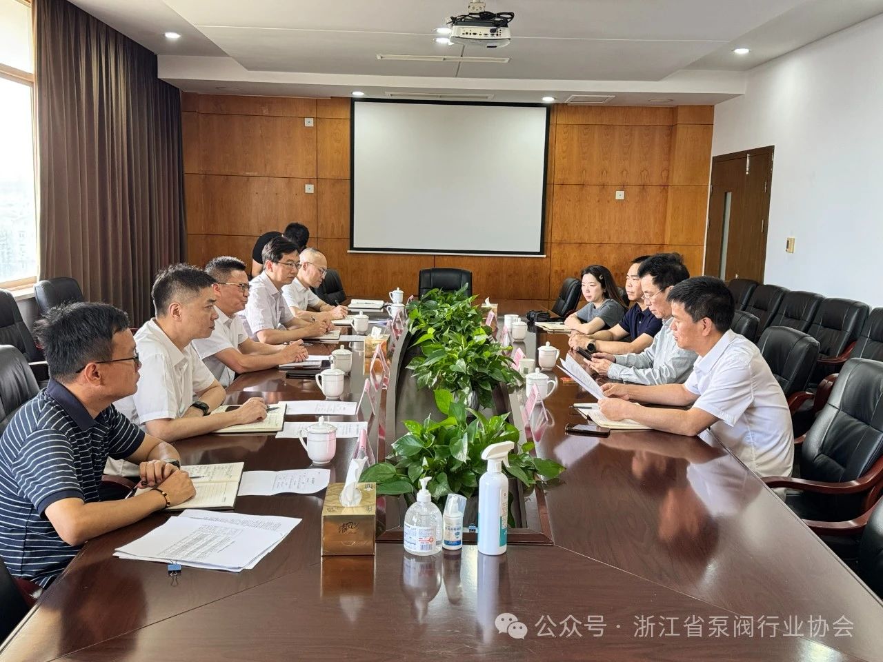 �����н��ڼ�ܷ־־ֳ�һ�е���������˰�����α÷���ҵӰ��