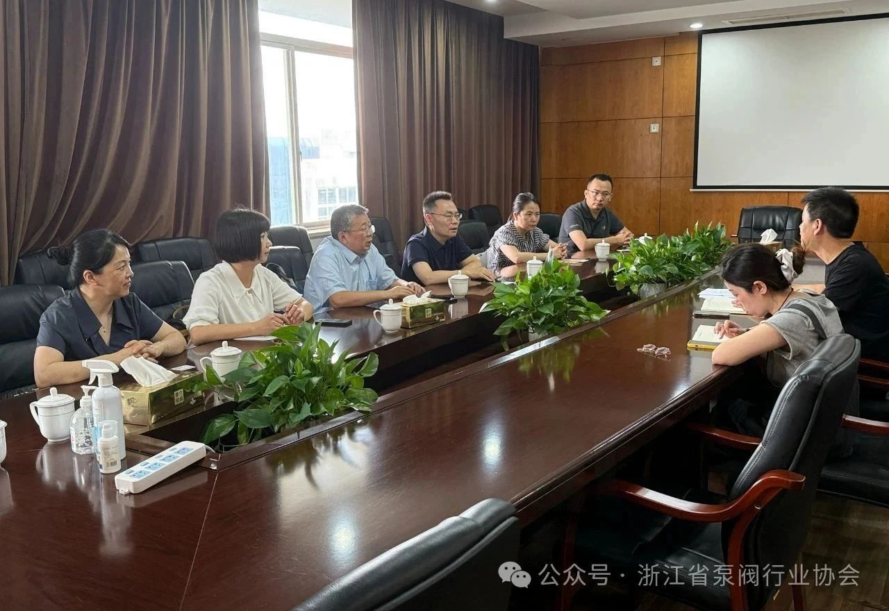 �Ϸ�ͨ��ְҵ����ѧԺ�߷õ������α÷���ҵ ��չУ���������