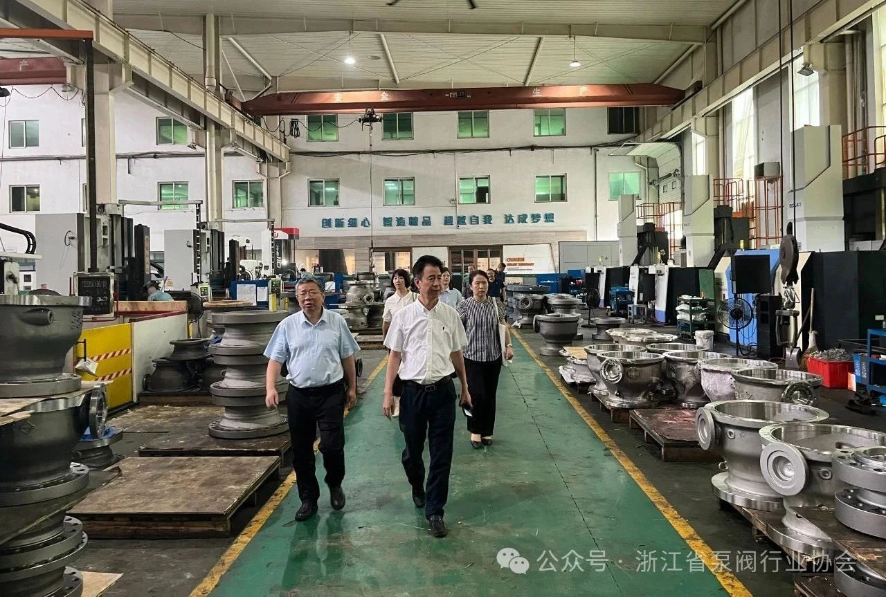 �Ϸ�ͨ��ְҵ����ѧԺ�߷õ������α÷���ҵ ��չУ���������